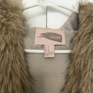 Forever 21 Jackets & Coats - Forever 21 Faux Fur Vest, L Forever 21 Jackets & Coats - Forever 21 Faux Fur Vest, L
